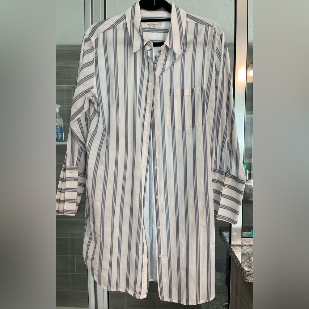 Treasure & Bond long sleeve, button down shirt dress. Size Small